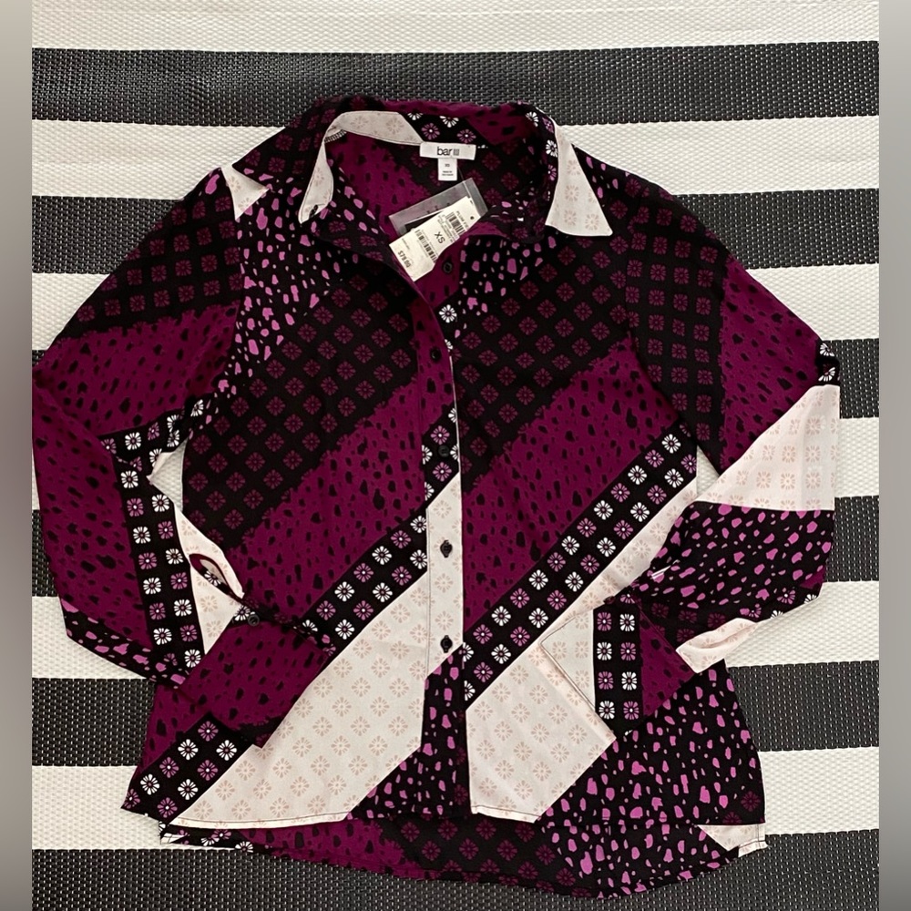 NWT Bar Ill Womens Blouse Sz XS Purple Black
Geometric Floral Button Long Sleeve